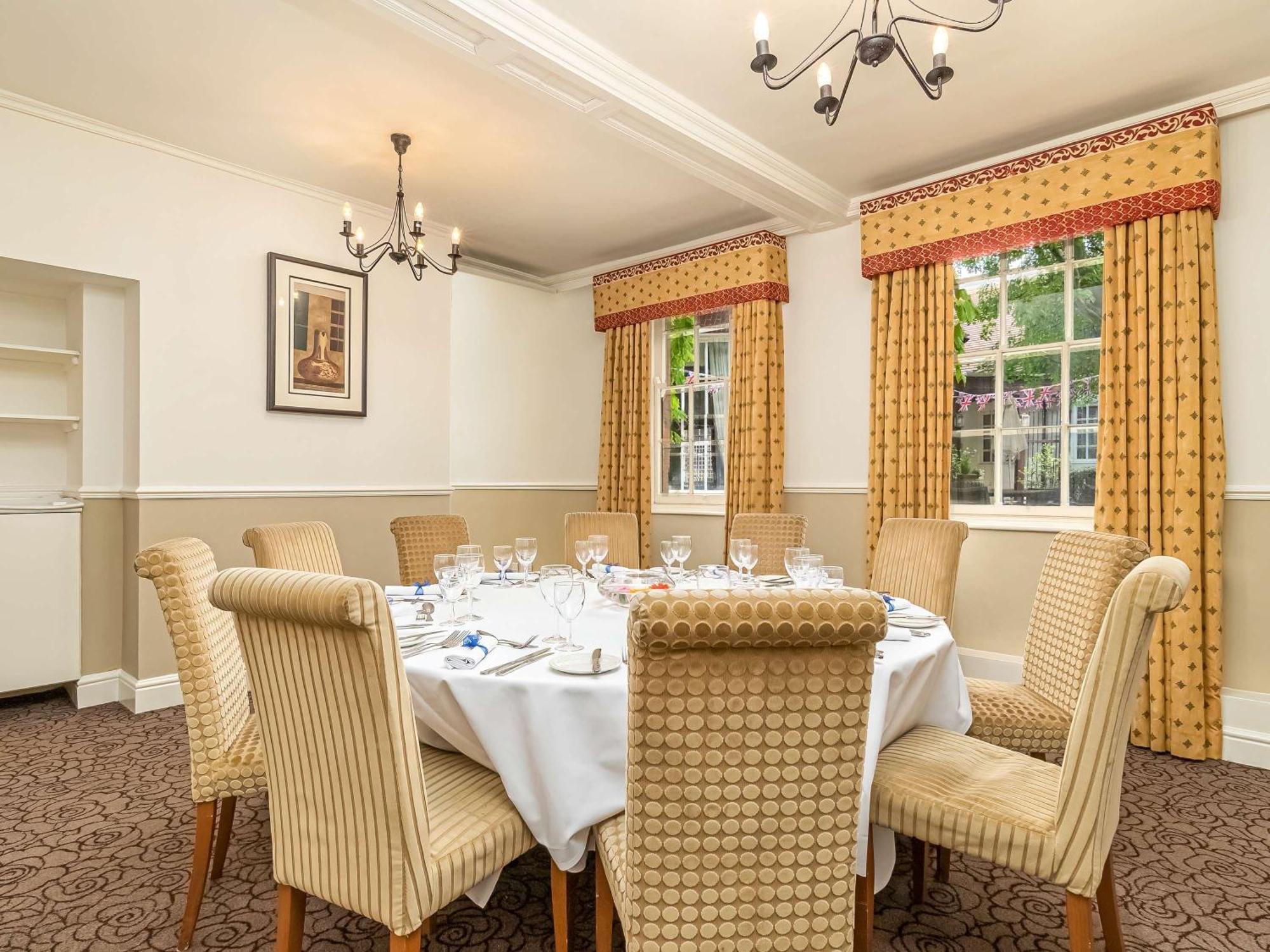 Mercure Salisbury White Hart Hotel & Apartments Экстерьер фото