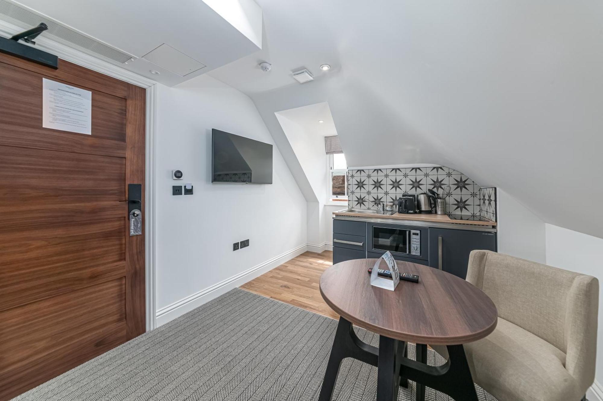 Mercure Salisbury White Hart Hotel & Apartments Экстерьер фото