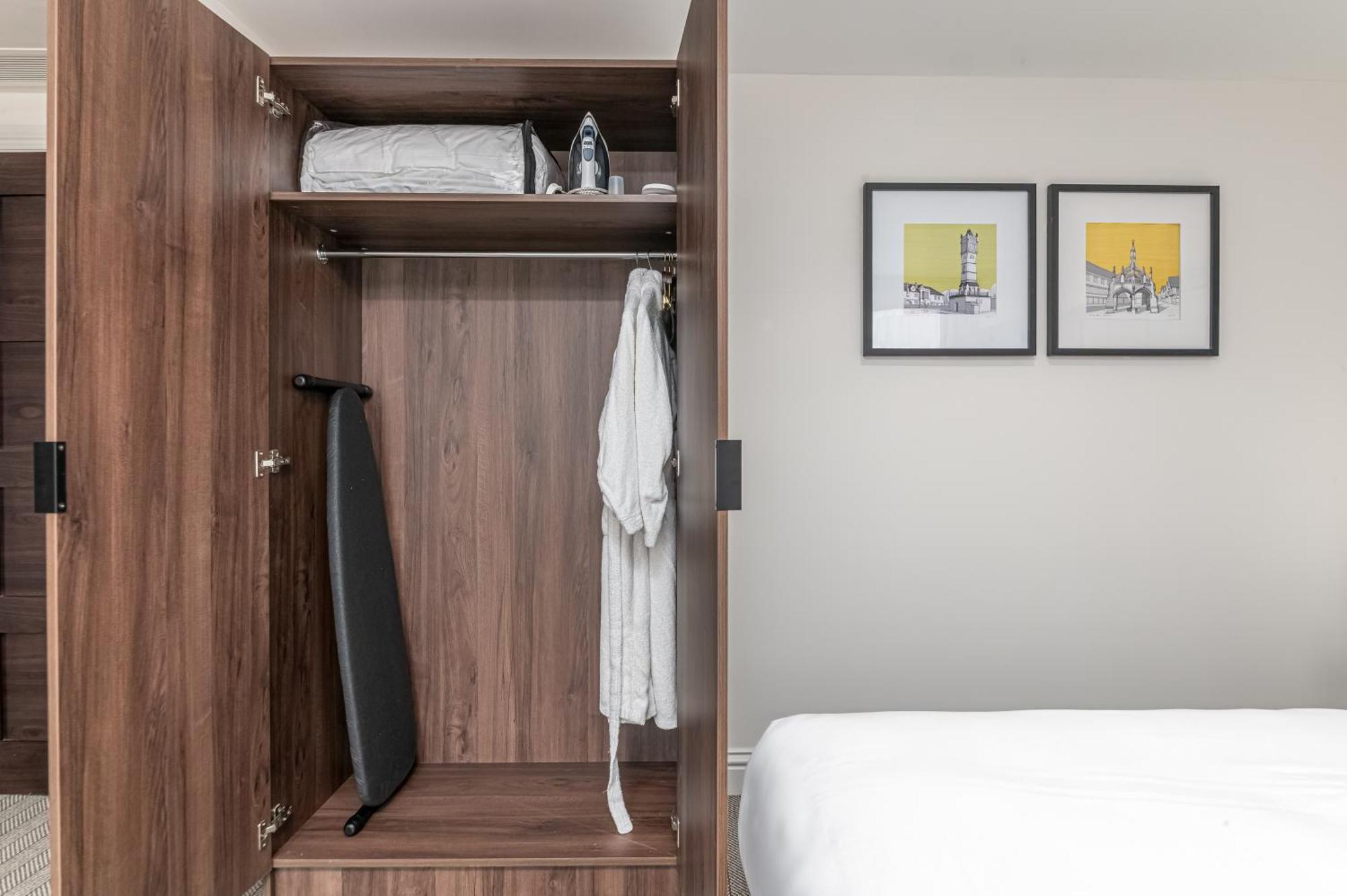 Mercure Salisbury White Hart Hotel & Apartments Экстерьер фото
