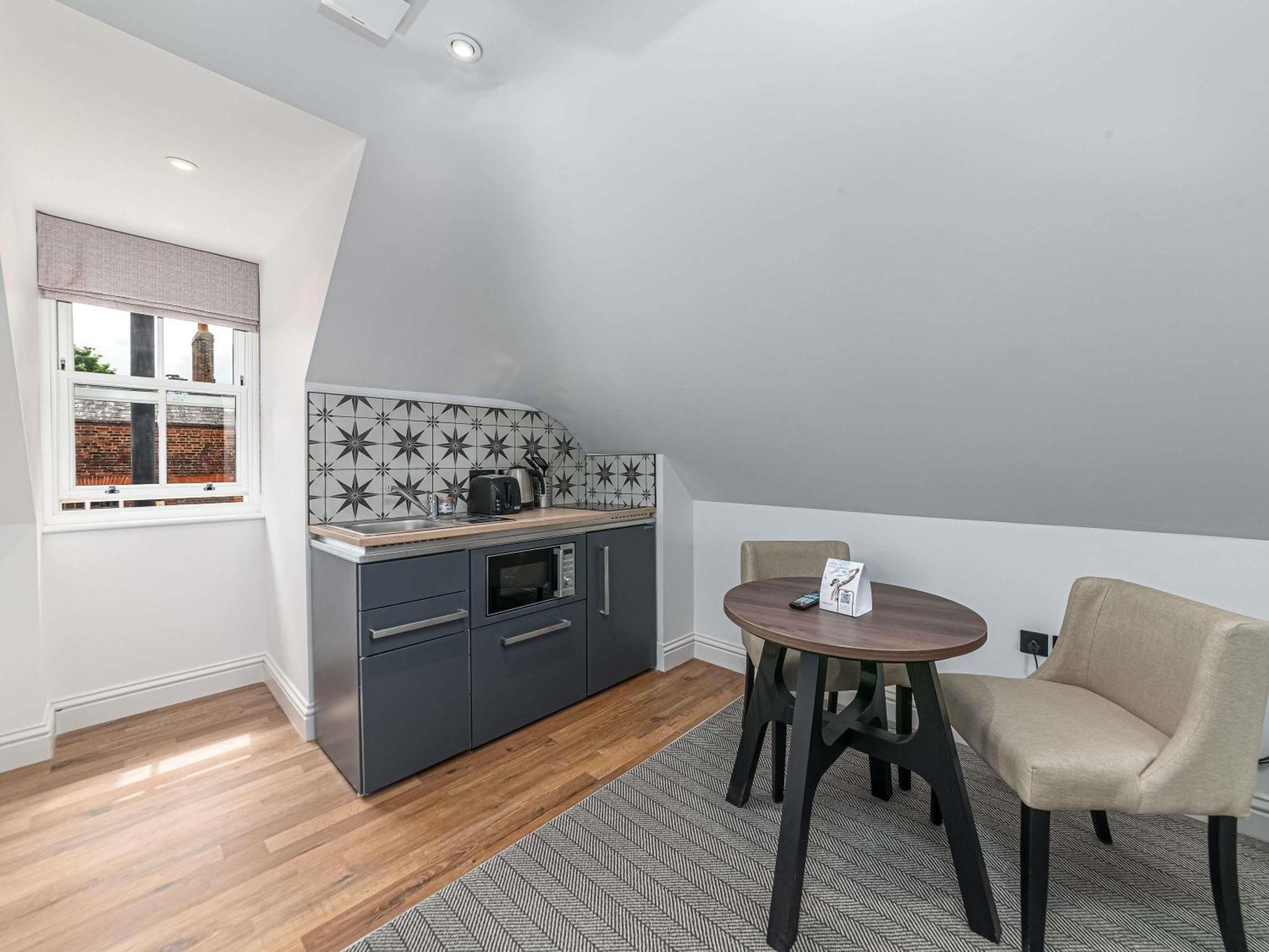 Mercure Salisbury White Hart Hotel & Apartments Экстерьер фото
