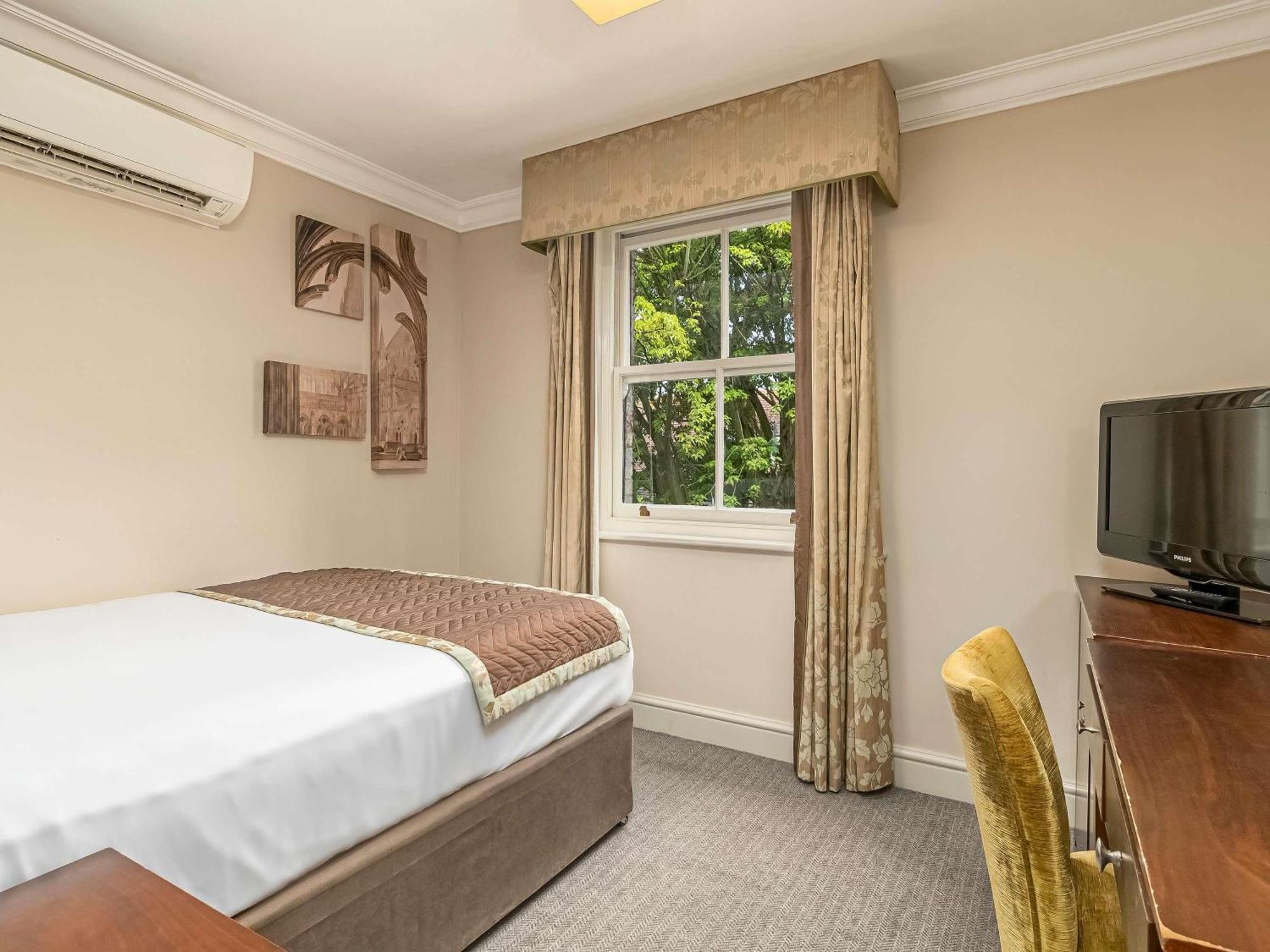 Mercure Salisbury White Hart Hotel & Apartments Экстерьер фото